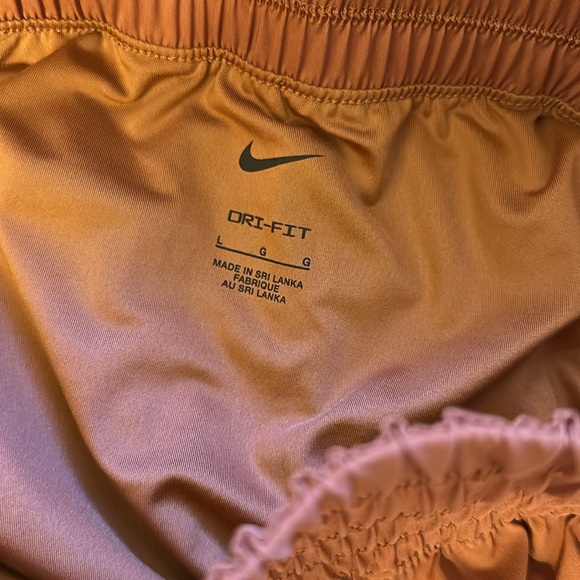 Nike One Dri-Fit Ultra High Waisted Short - Picture 3 of 4